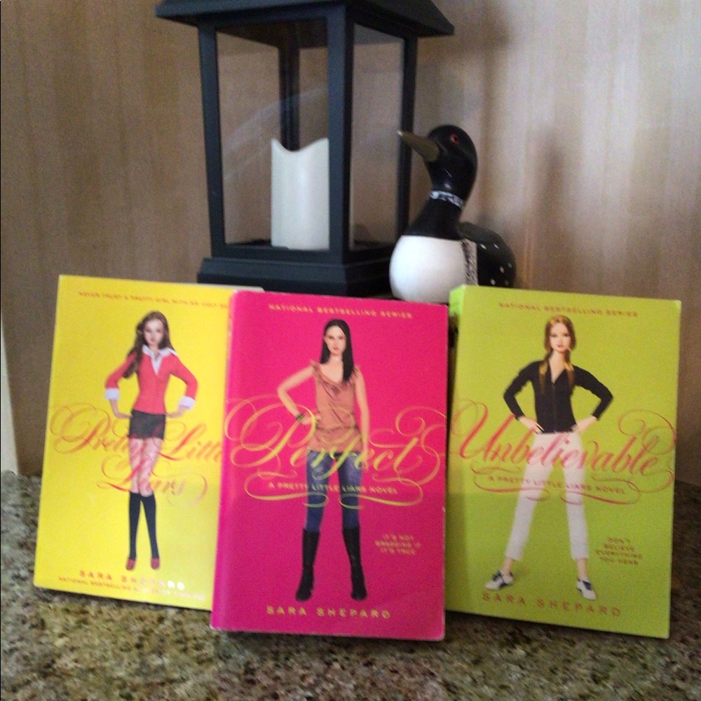 🛍2 for $30🛍Preloved 3 pretty little lair paperback novel book